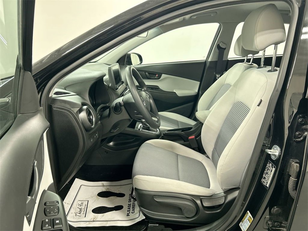 Used 2023 Hyundai Kona SE w/ Cargo Package image 9