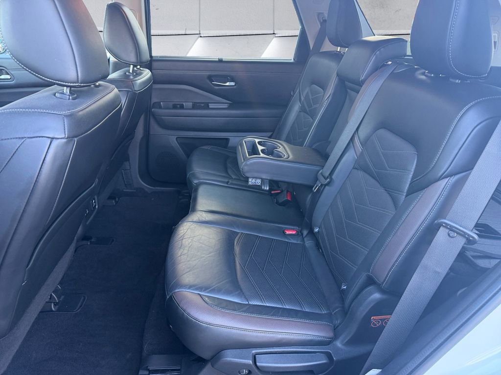 Used 2022 Nissan Pathfinder Platinum w/ Cargo Package image 11