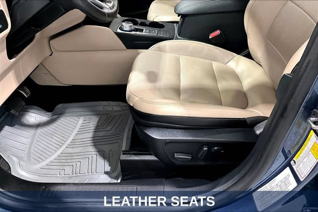 Used 2020 Ford Escape Titanium w/ Titanium Premium Package 2.0 AWD/4WD image 25