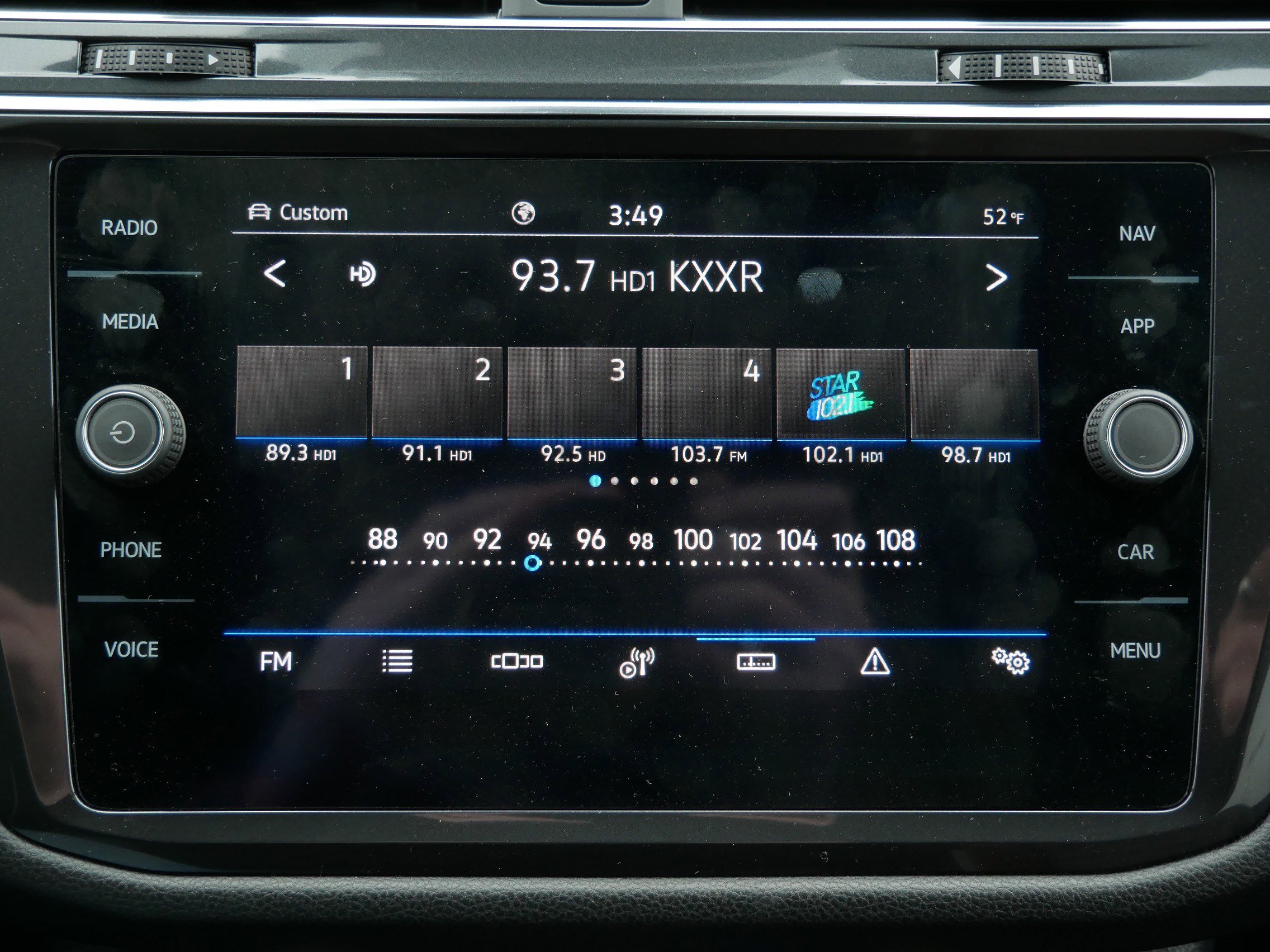 Used 2022 Volkswagen Tiguan SEL R-Line image 22