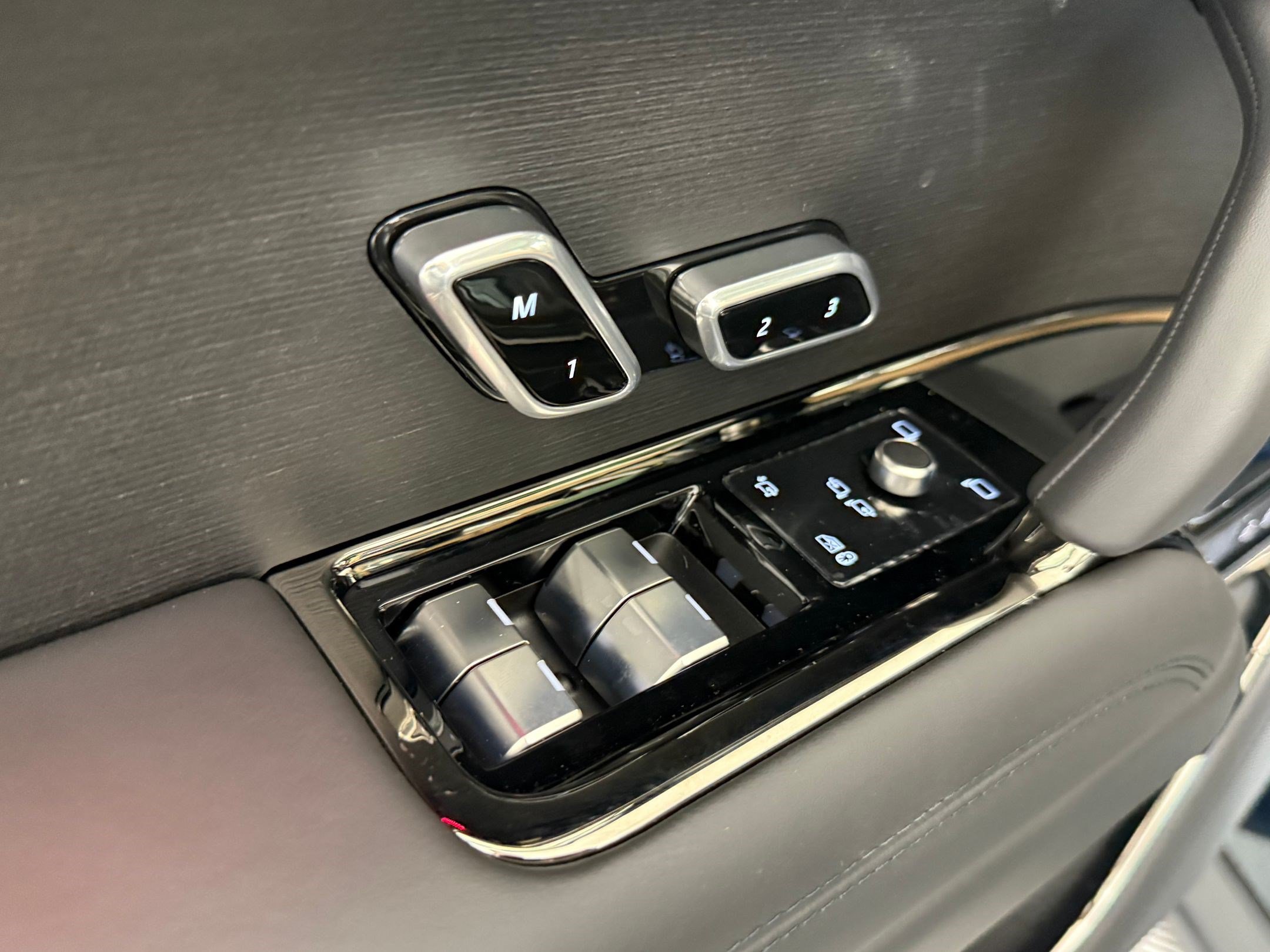 New 2026 Land Rover Range Rover Sport Dynamic SE AWD/4WD image 13