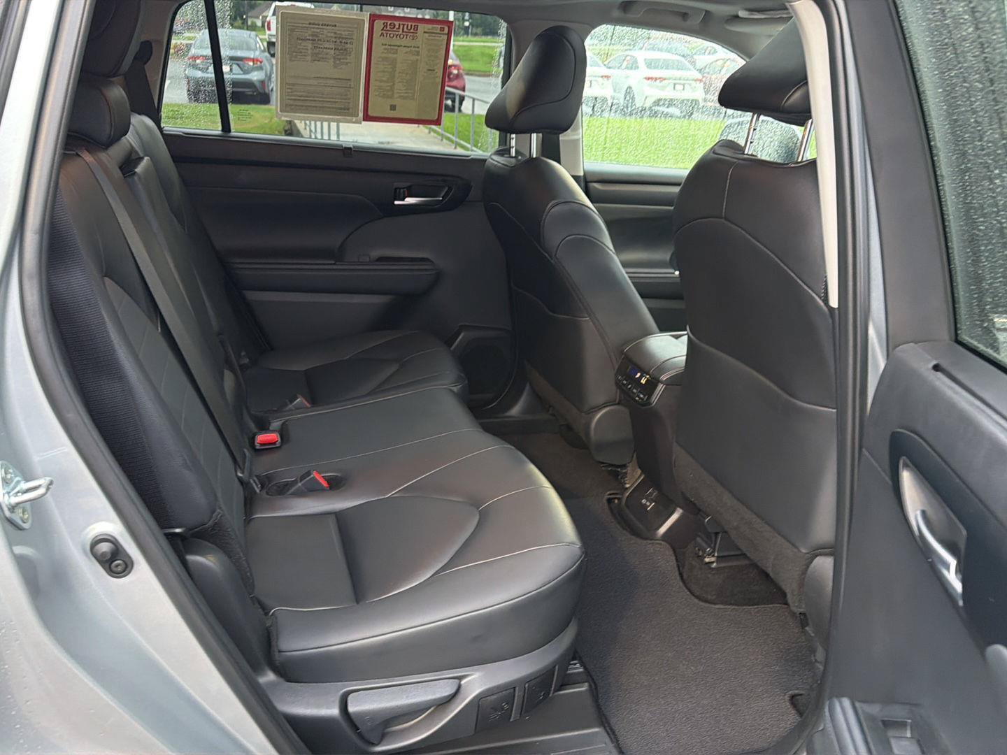 Certified 2025 Toyota Highlander XLE FWD image 13