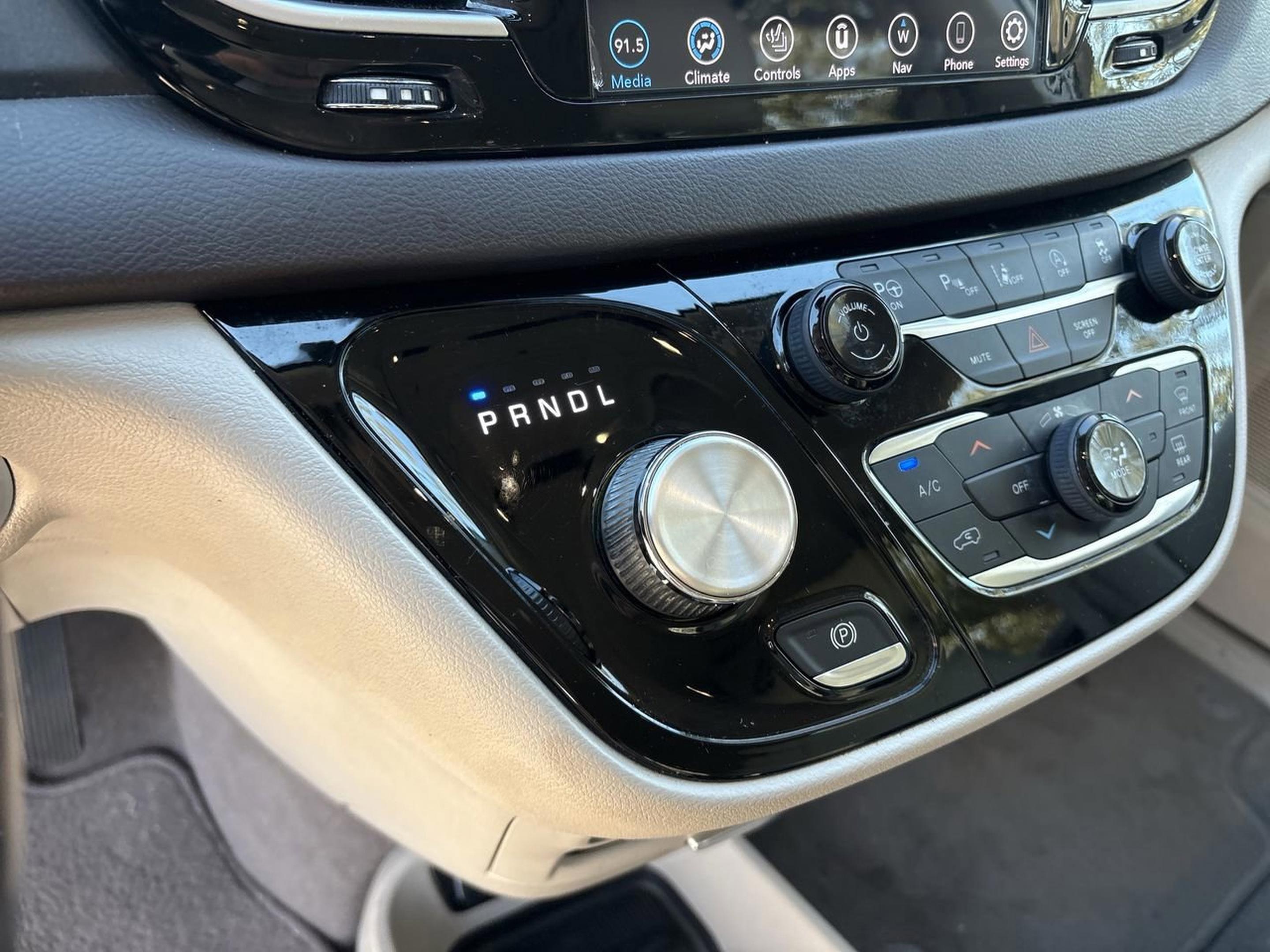 Used 2020 Chrysler Pacifica Touring-L Plus w/ Tire & Wheel Group image 16