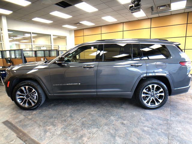 Used 2022 Jeep Grand Cherokee L Overland w/ Advanced Protech Group III AWD/4WD image 4