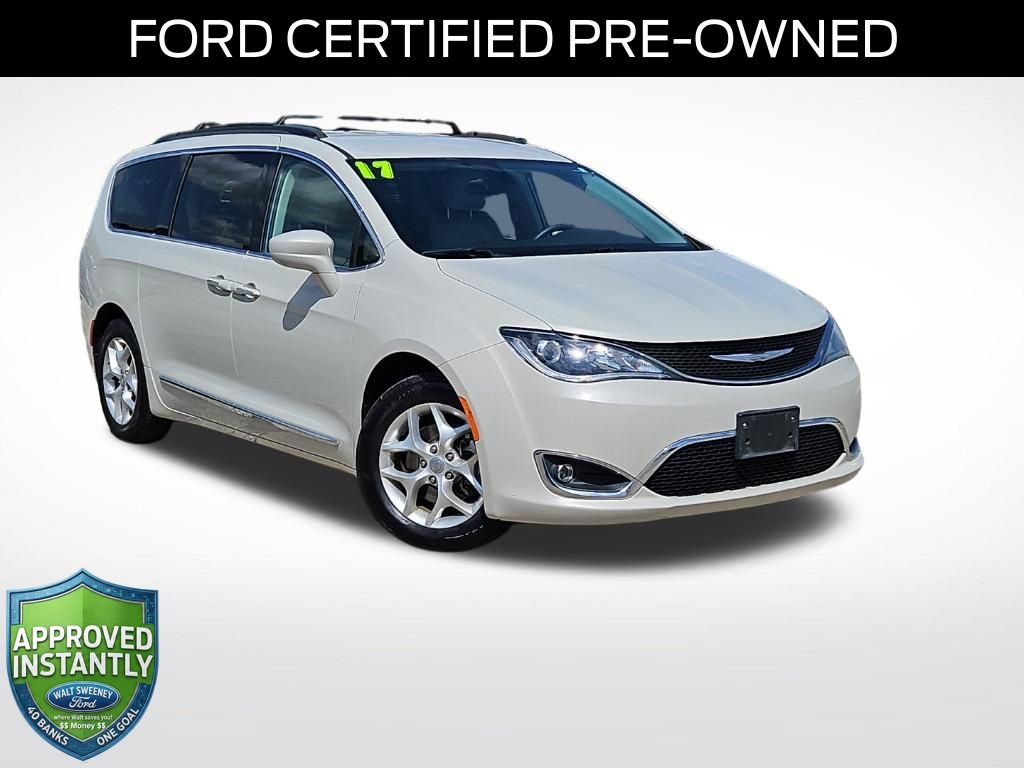 Used 2017 Chrysler Pacifica Touring-L w/ Tire & Wheel Group FWD video 1