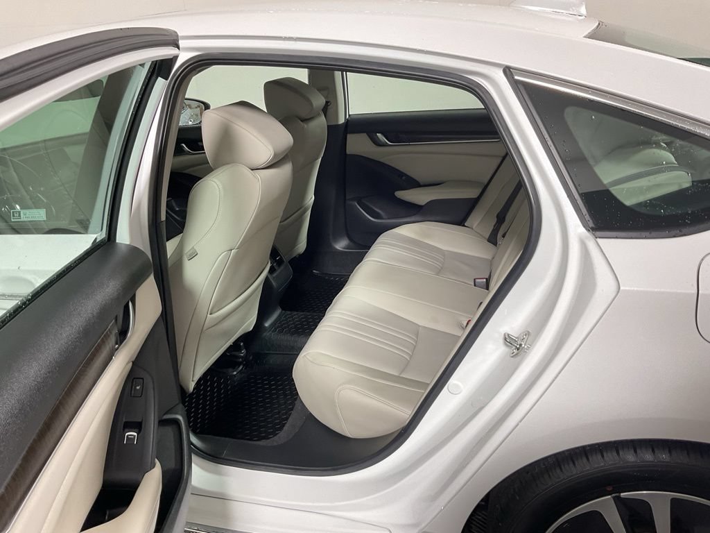 Used 2020 Honda Accord Touring image 32