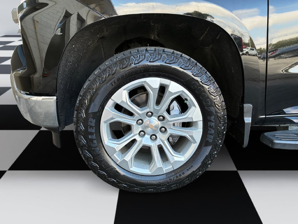 Used 2024 Chevrolet Silverado 1500 LTZ AWD/4WD image 14