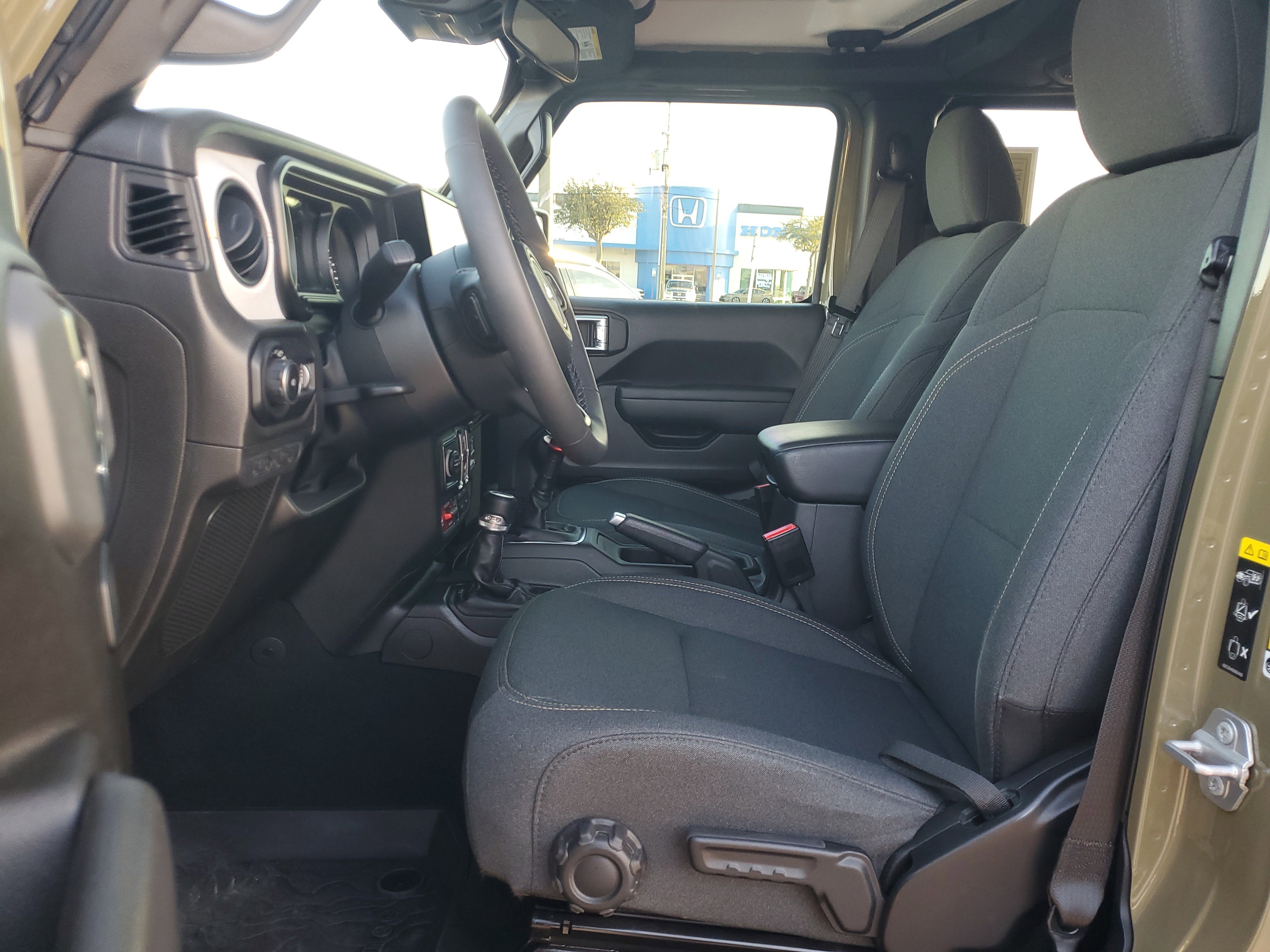 Used 2025 Jeep Wrangler Willys image 13