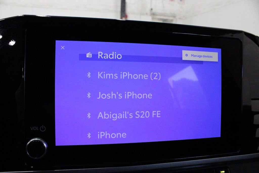 Used 2025 Toyota Camry SE image 32