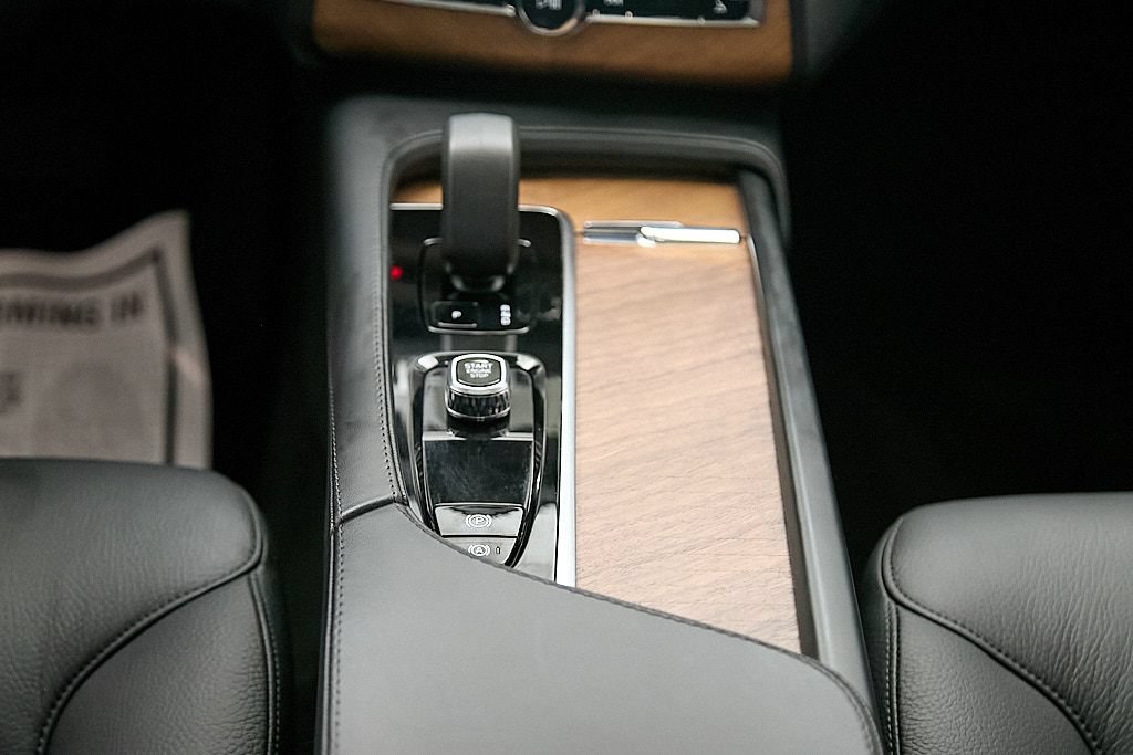 Certified 2024 Volvo XC90 B6 Plus w/ Protection Package Premier AWD/4WD image 33