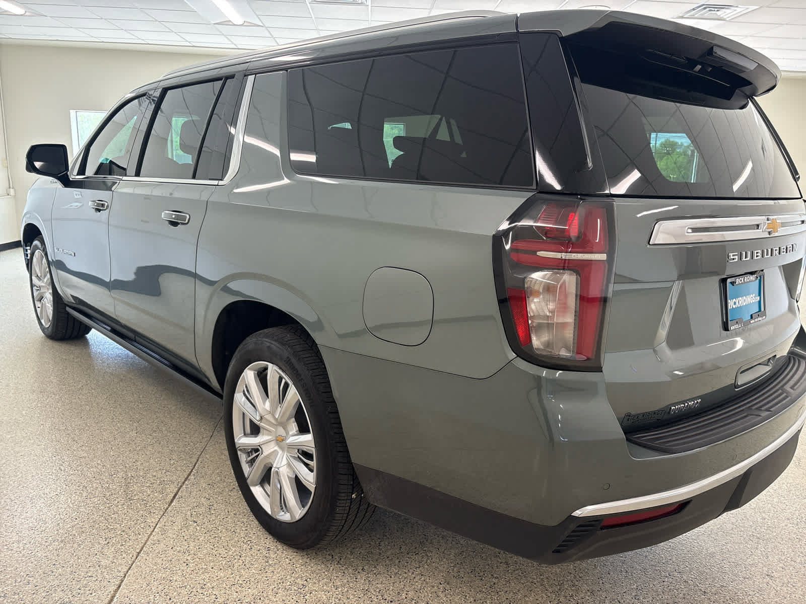 Used 2024 Chevrolet Suburban High Country AWD/4WD image 14