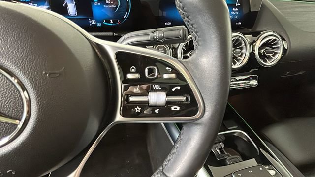 Used 2023 Mercedes-Benz GLA 250 4MATIC w/ Premium Package image 17