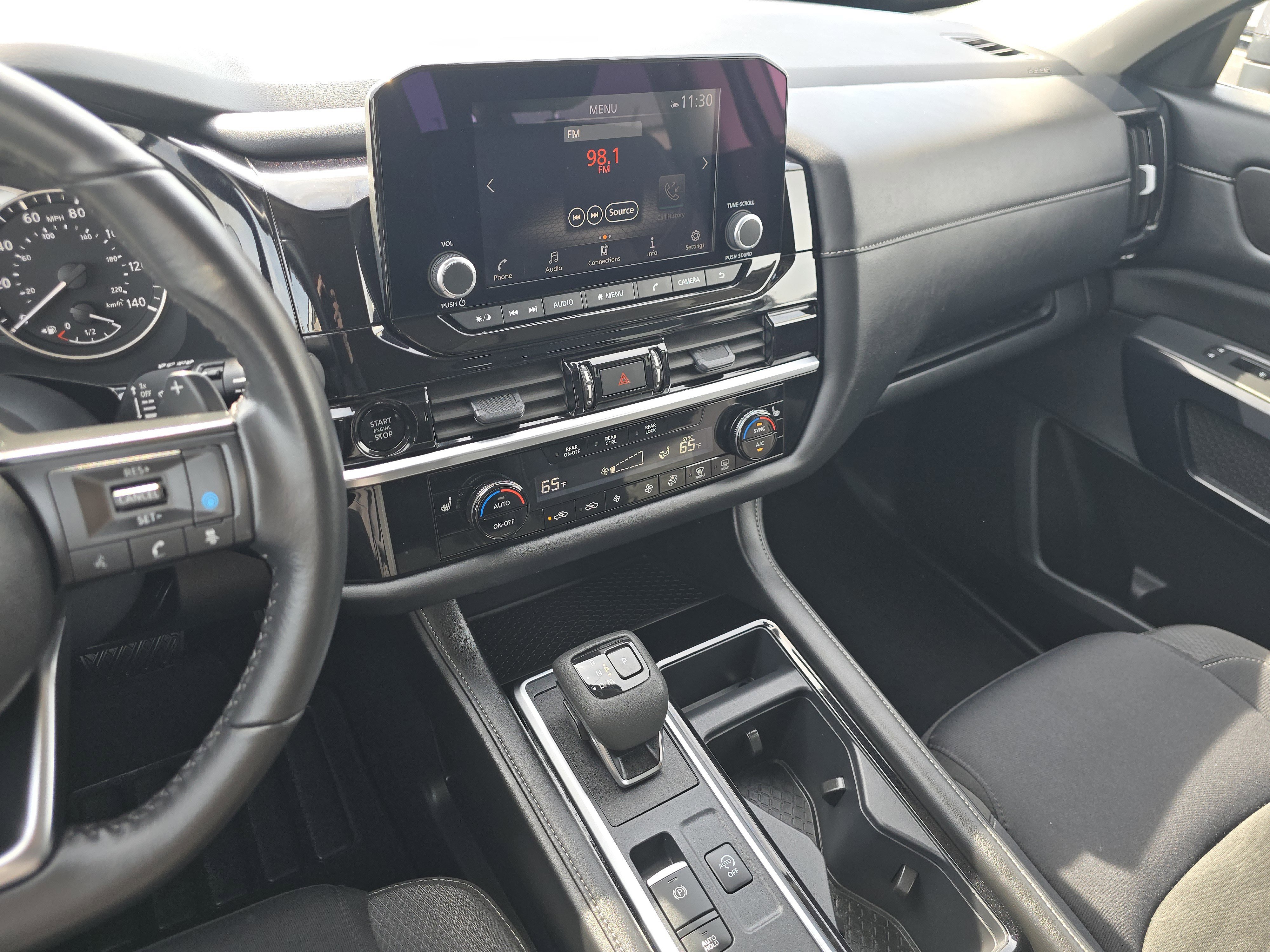 Used 2025 Nissan Pathfinder SV image 24