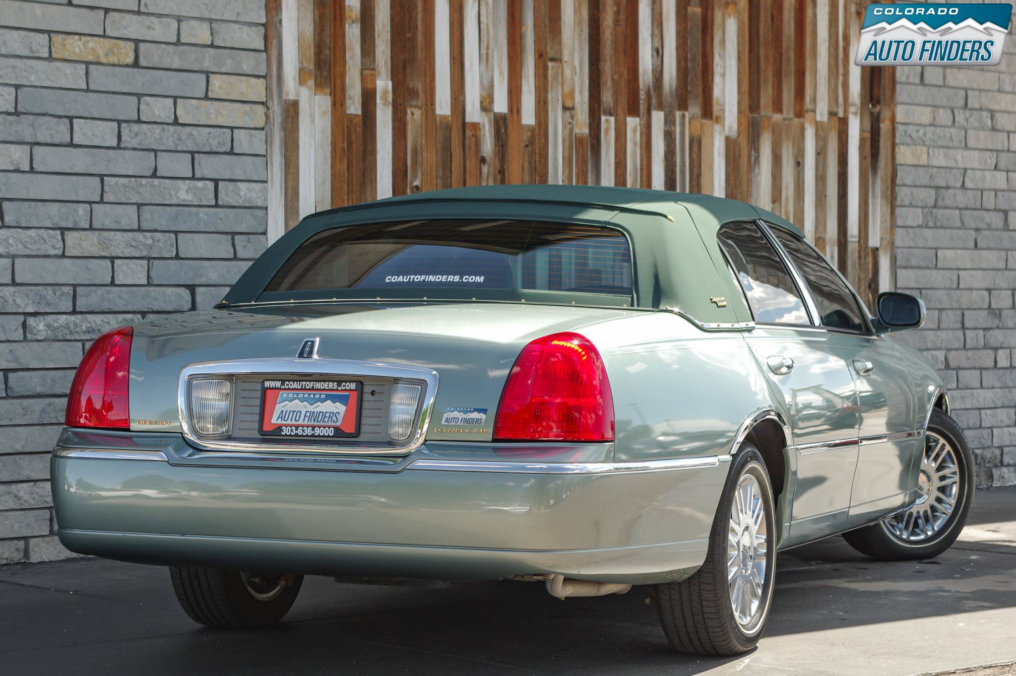 Used 2006 Lincoln Town Car Signature Limited RWD image 7