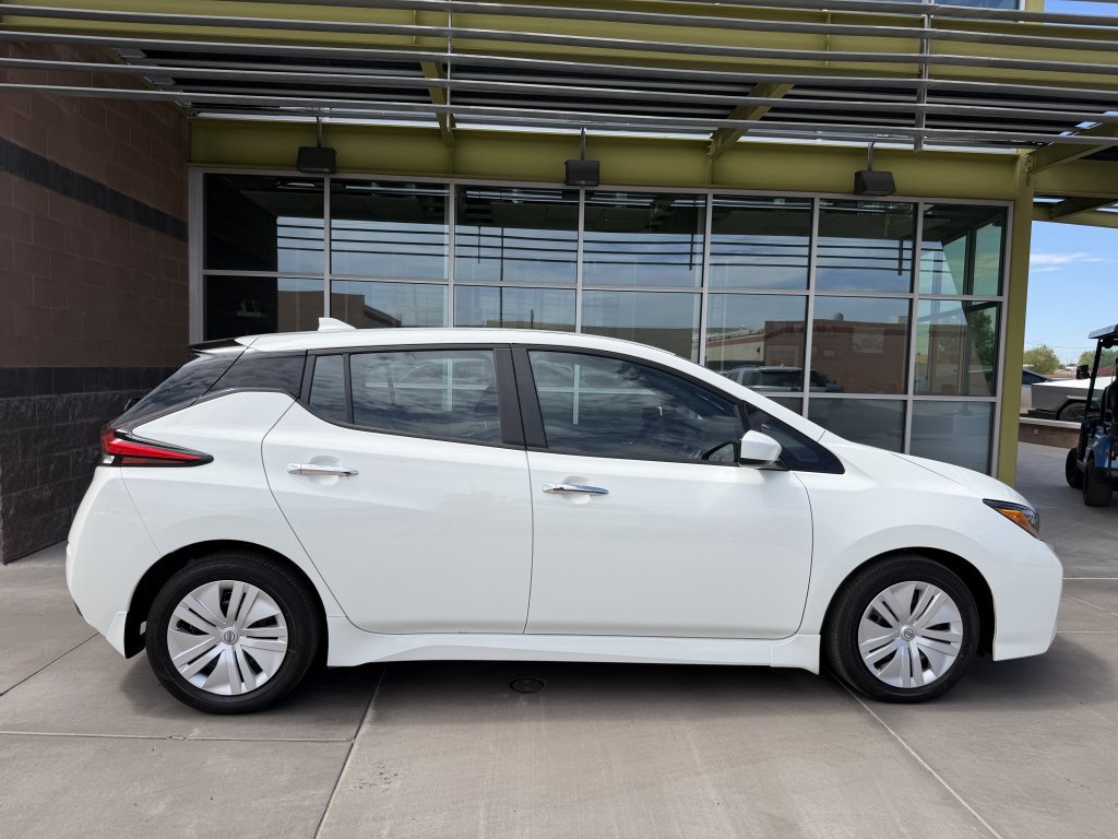 Used 2025 Nissan Leaf S FWD image 9