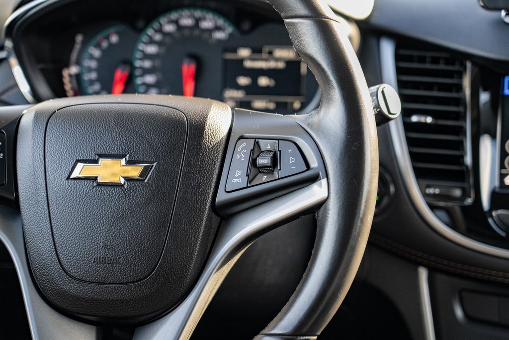 Used 2022 Chevrolet Trax LT w/ LT Convenience Package image 18