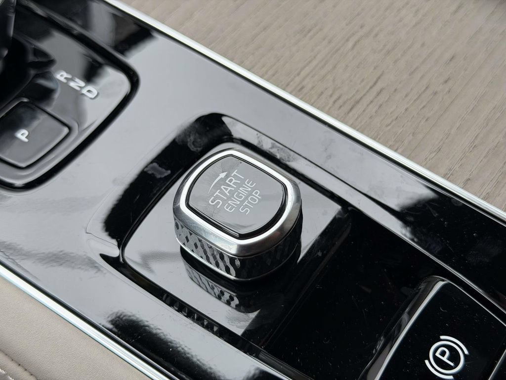 New 2026 Volvo XC90 T8 Plus w/ Protection Package AWD/4WD image 7