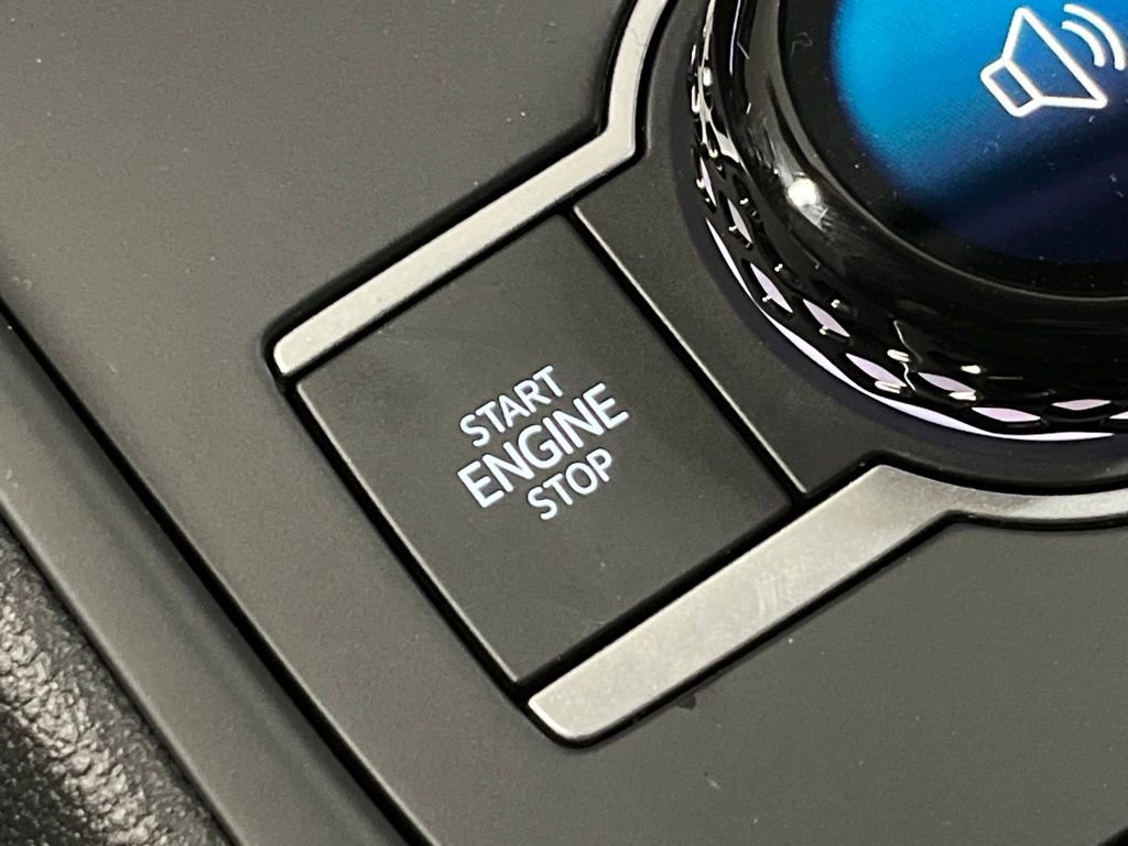 New 2025 Volkswagen Tiguan SE image 15