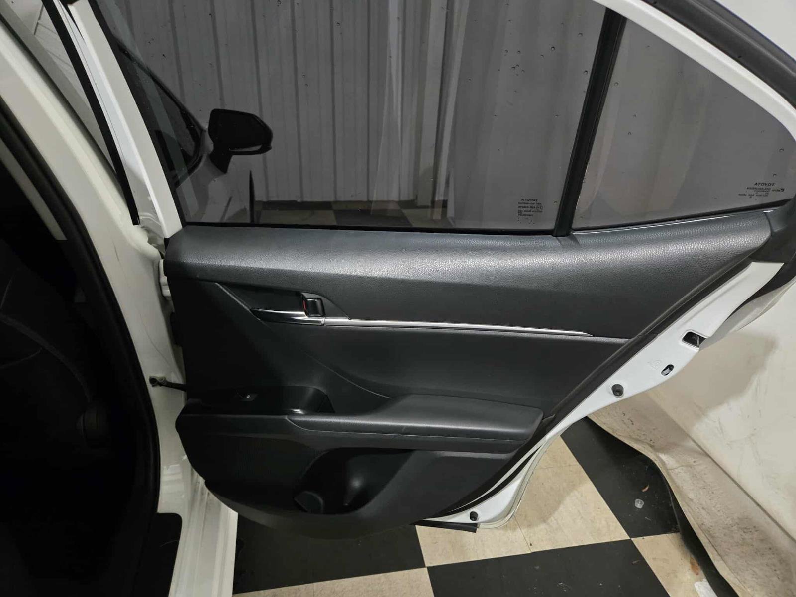 Used 2020 Toyota Camry SE image 21