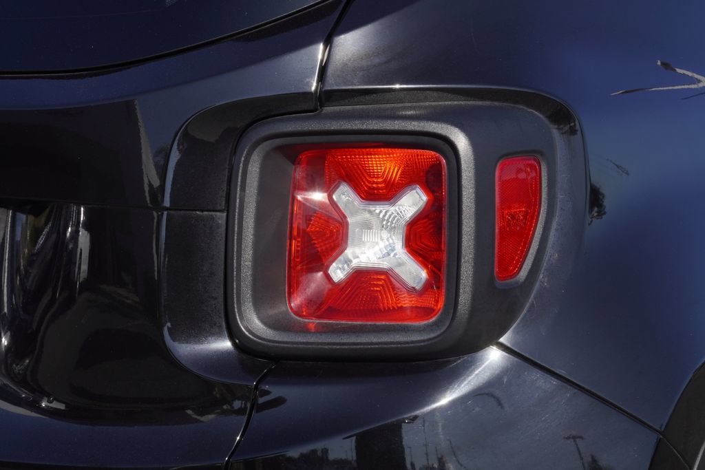 Certified 2017 Jeep Renegade Latitude AWD/4WD image 12