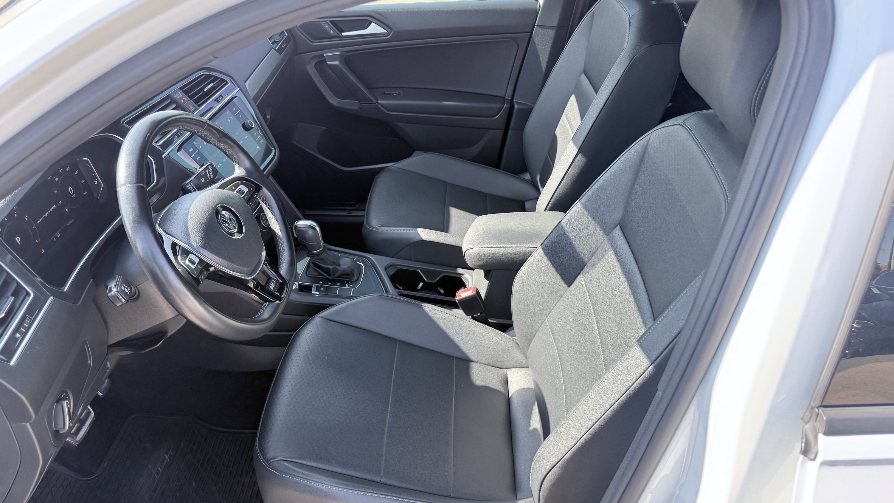 Used 2019 Volkswagen Tiguan SEL R-Line FWD image 33