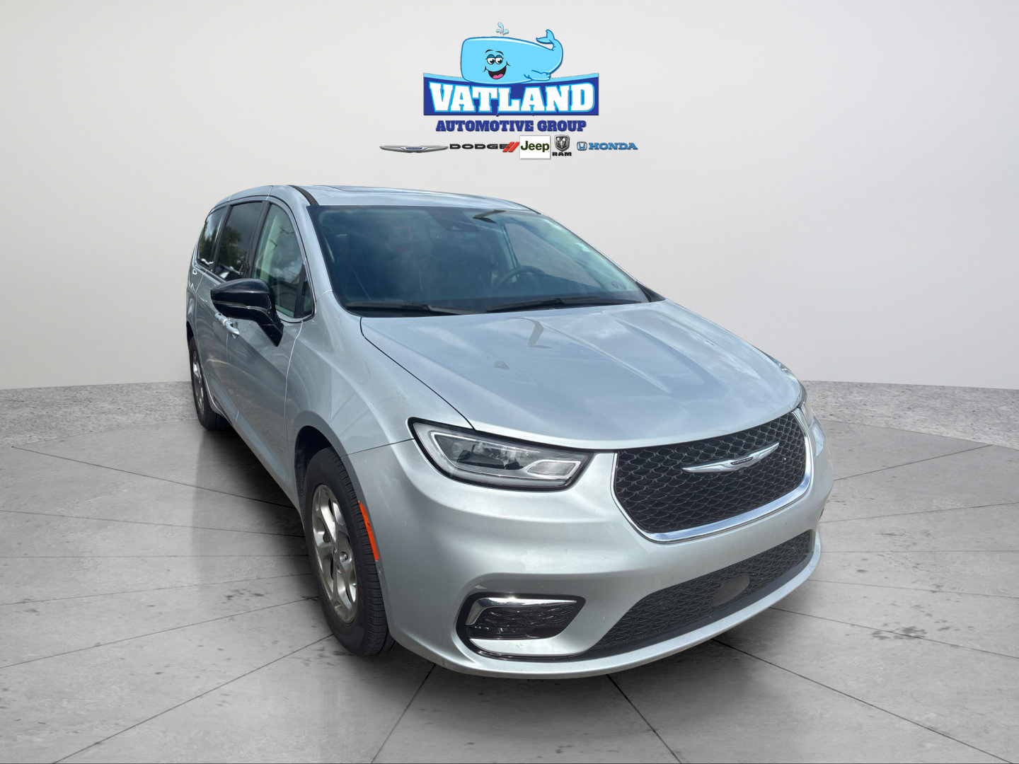 Certified 2024 Chrysler Pacifica Limited AWD/4WD image 23
