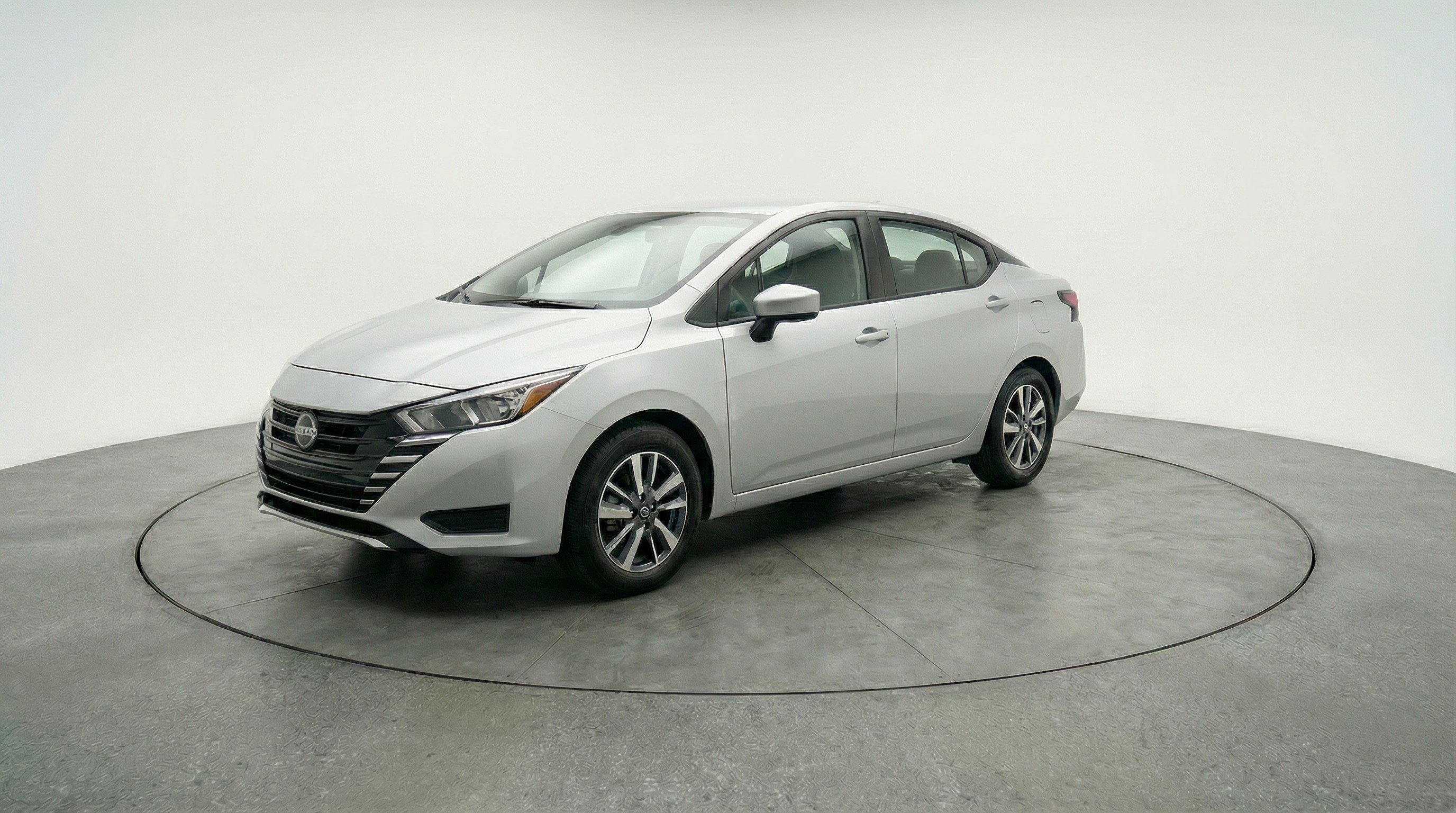 Used 2025 Nissan Versa SV image 3