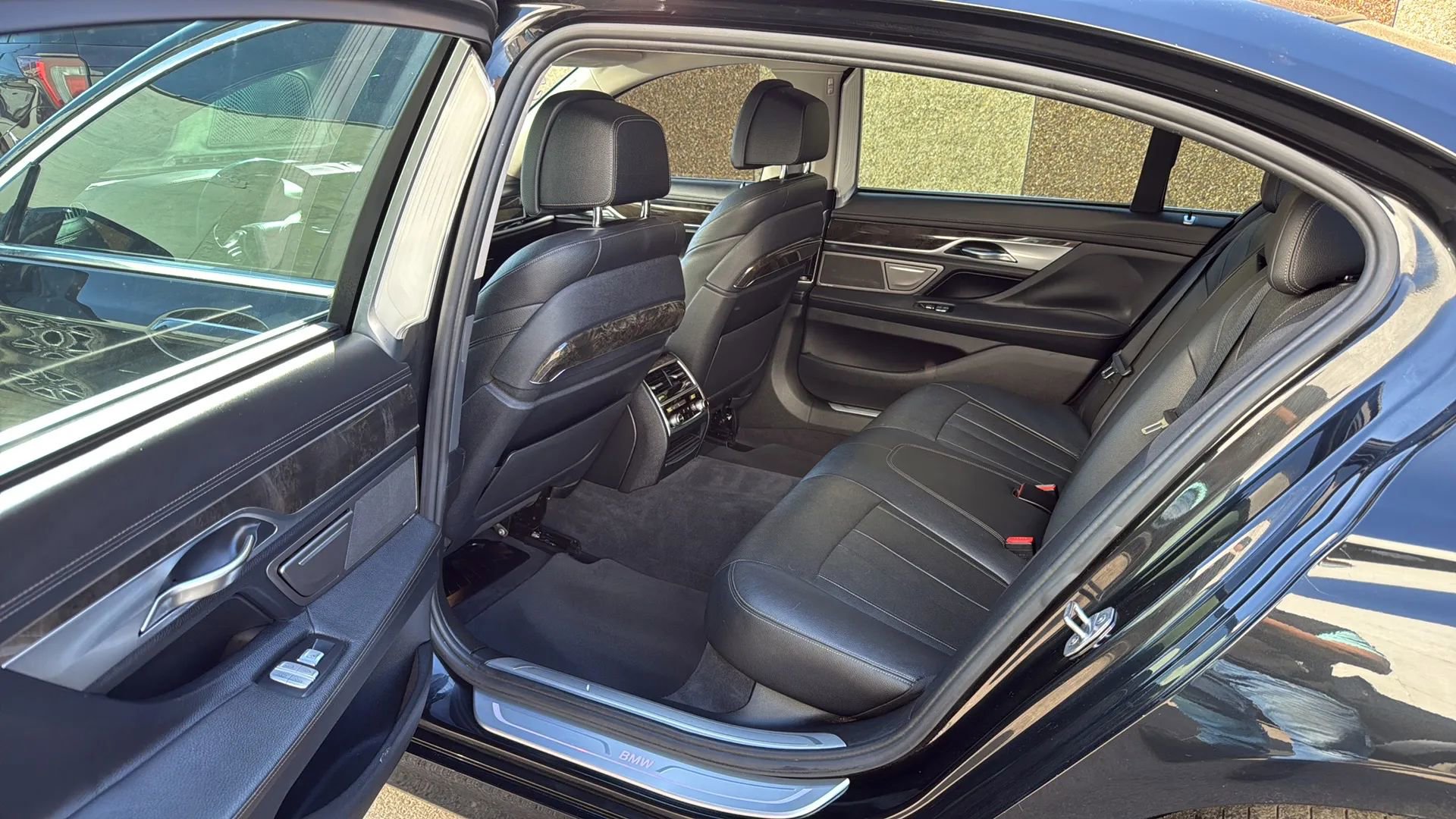 Used 2016 BMW 740i image 21