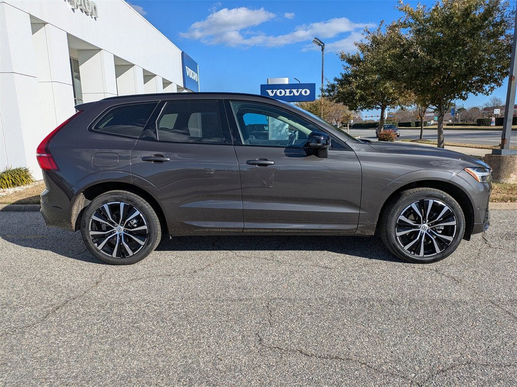 Certified 2025 Volvo XC60 B5 Plus image 3