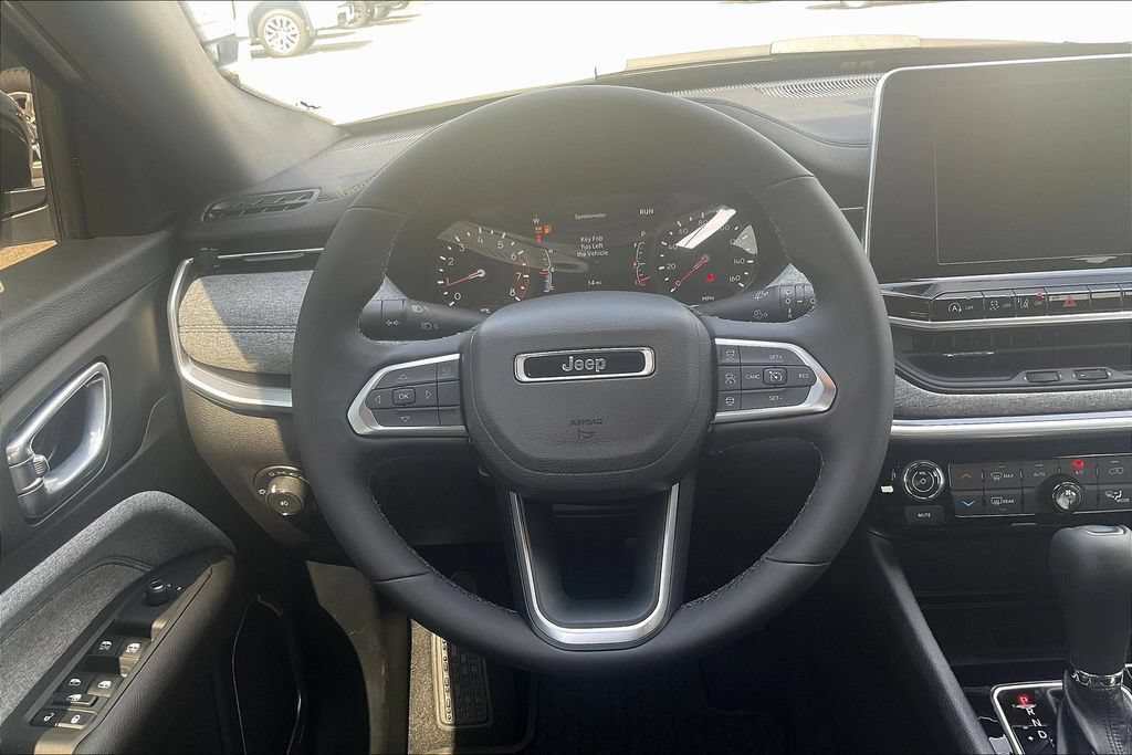 New 2025 Jeep Compass Latitude w/ Convenience Group AWD/4WD image 7