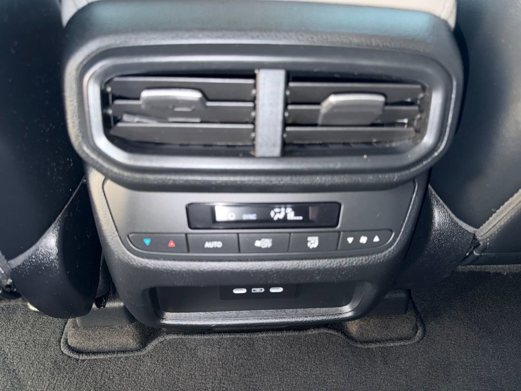 Used 2025 Honda Pilot EX-L image 32