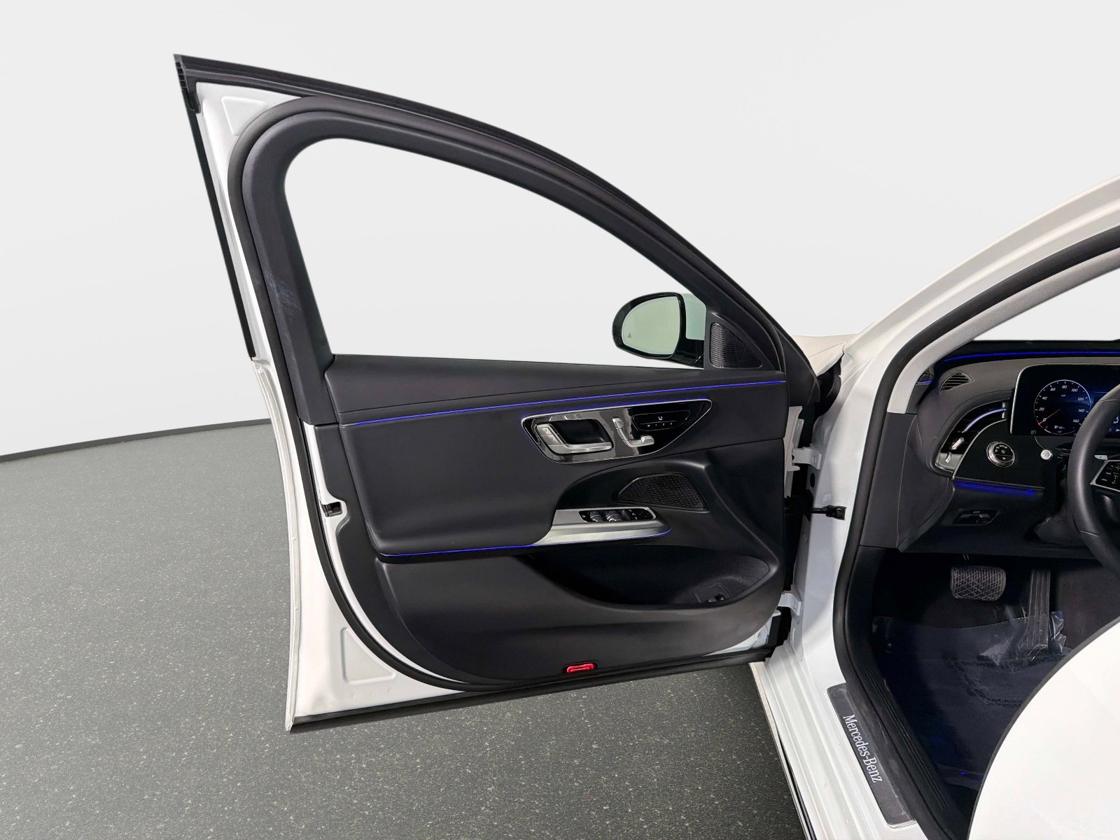 Used 2025 Mercedes-Benz E 350 Sedan image 36