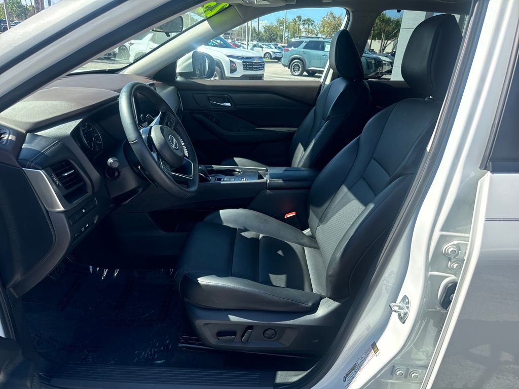 Used 2023 Nissan Rogue SV w/ SV Premium B Package image 10