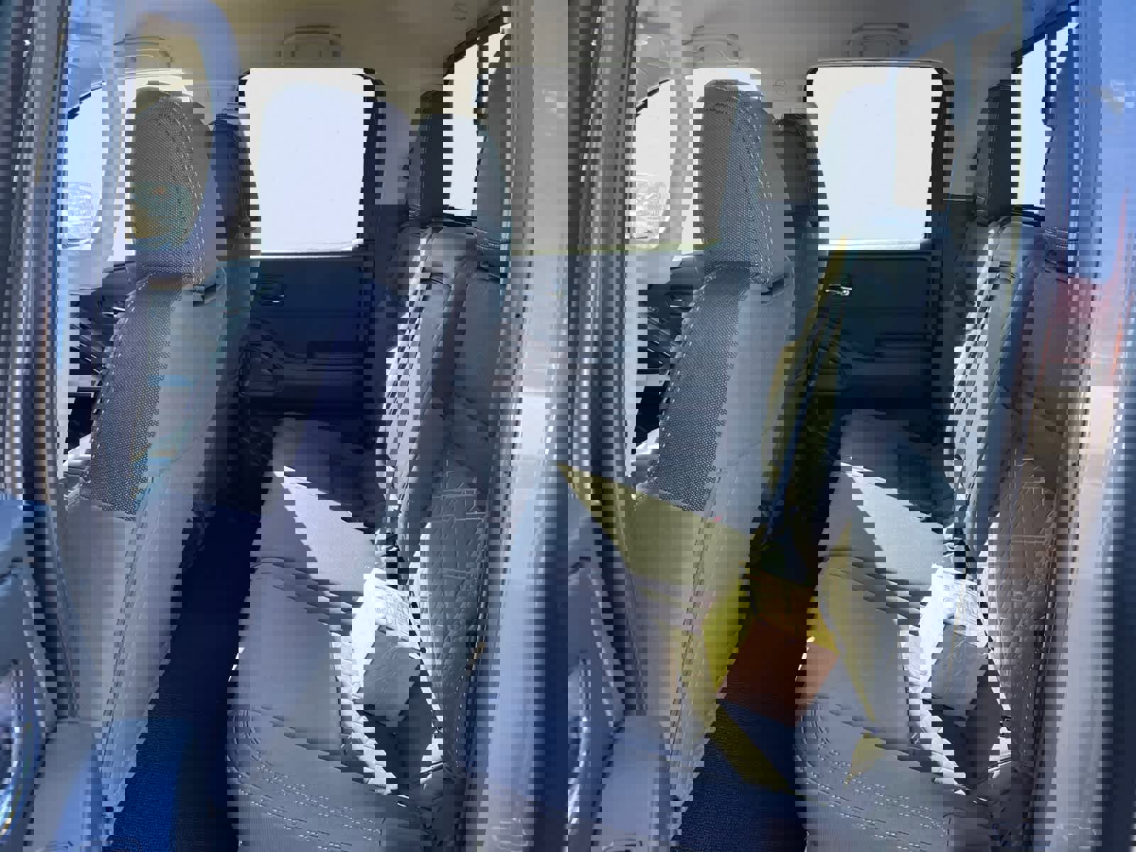 Certified 2025 Nissan Frontier SV w/ SV Convenience Package image 21