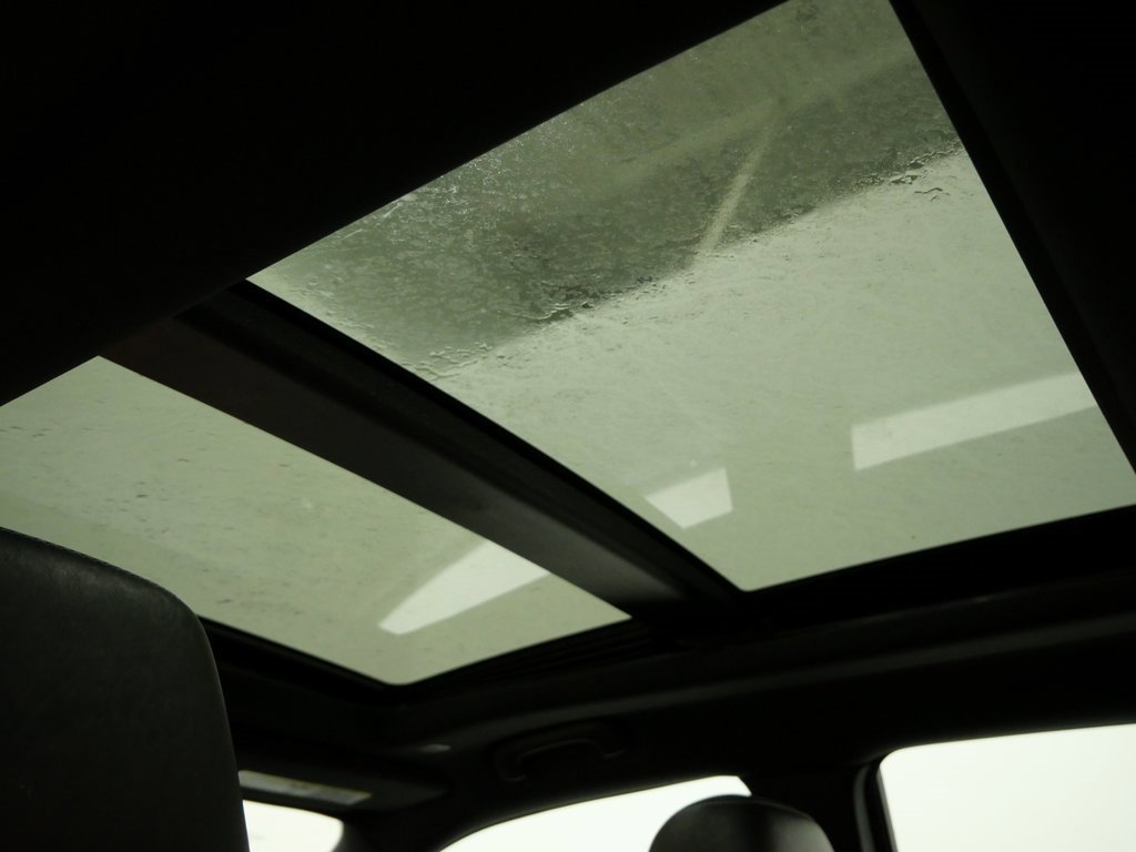 Used 2023 Chrysler 300 S image 4