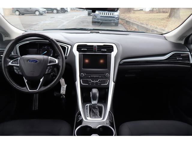 Used 2016 Ford Fusion SE image 11