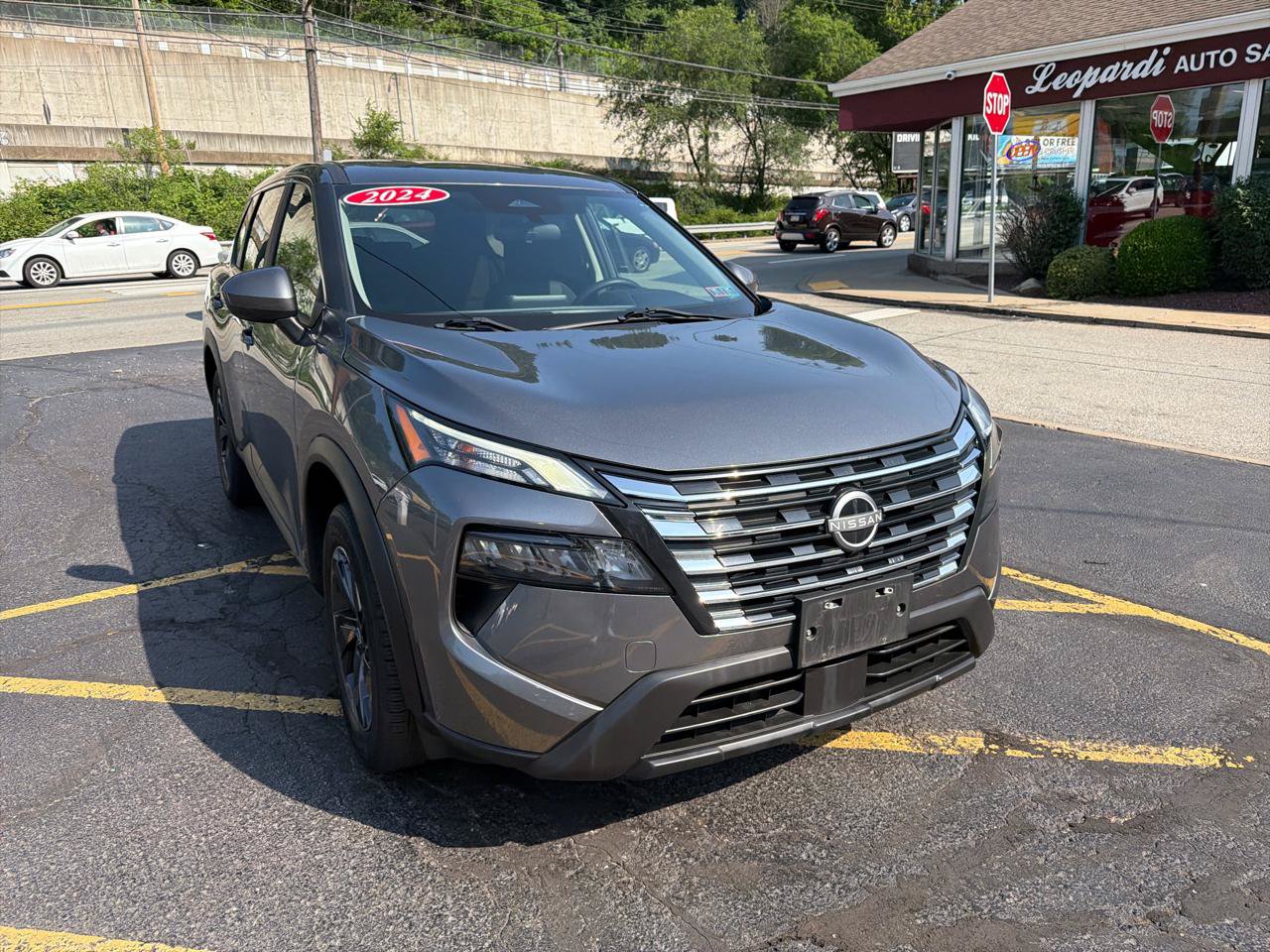 Used 2024 Nissan Rogue S AWD/4WD image 32
