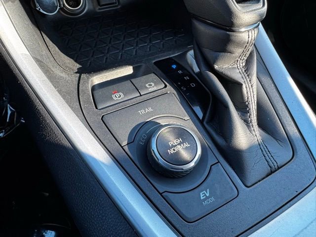 Used 2021 Toyota RAV4 XLE w/ Convenience Package image 15