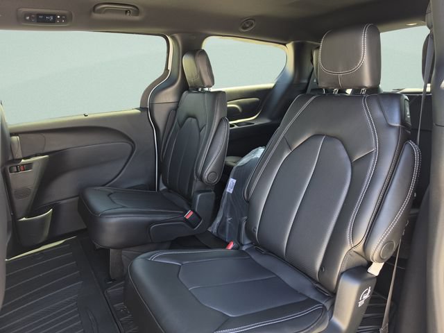 New 2026 Chrysler Voyager LX FWD image 21