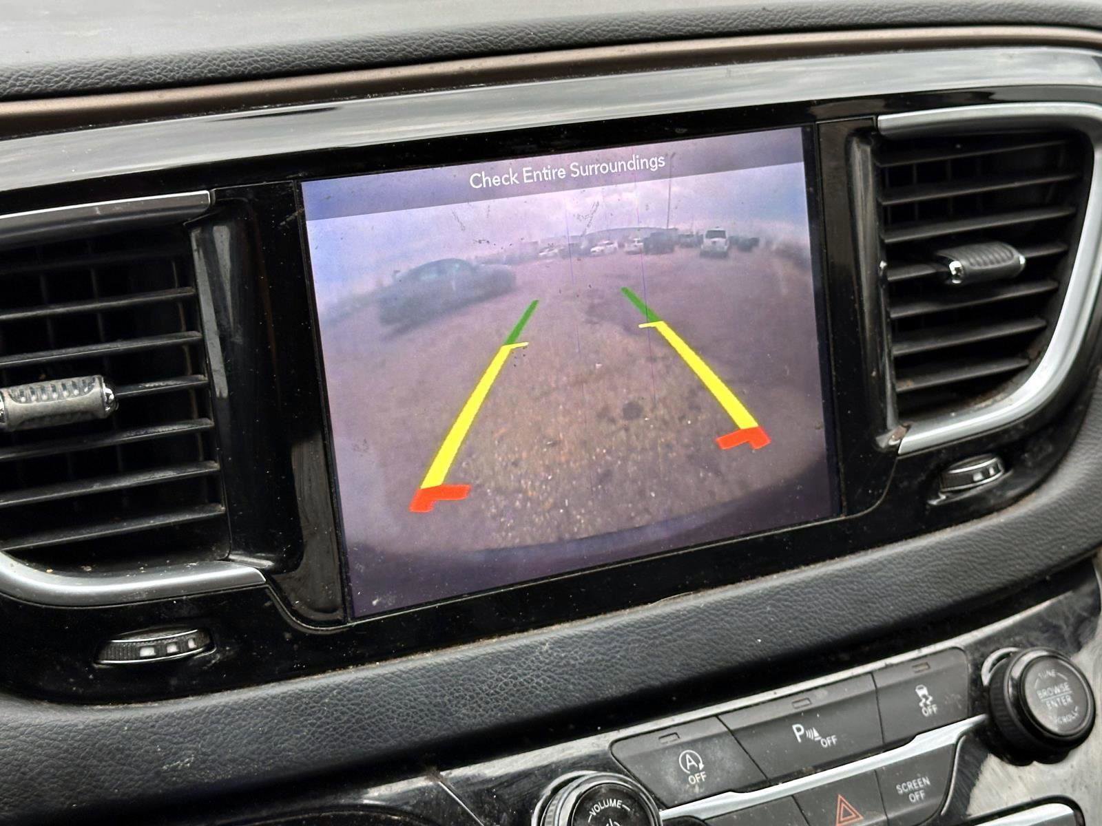 Used 2018 Chrysler Pacifica Touring-L Plus w/ Tire & Wheel Group image 19