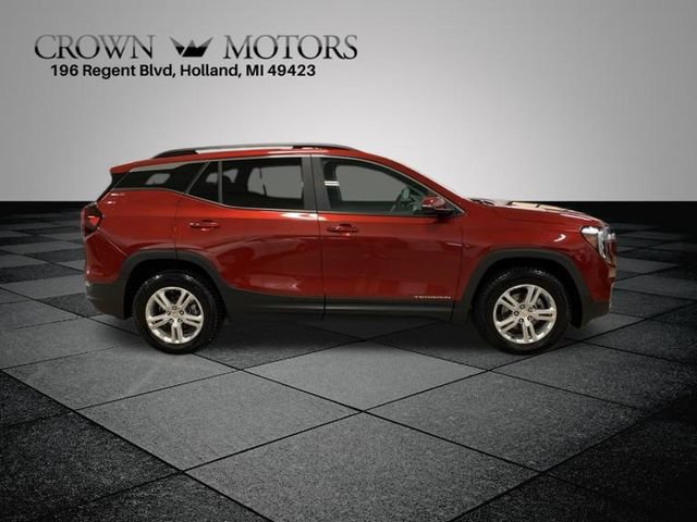Used 2022 GMC Terrain SLE w/ Driver Convenience Package AWD/4WD image 2
