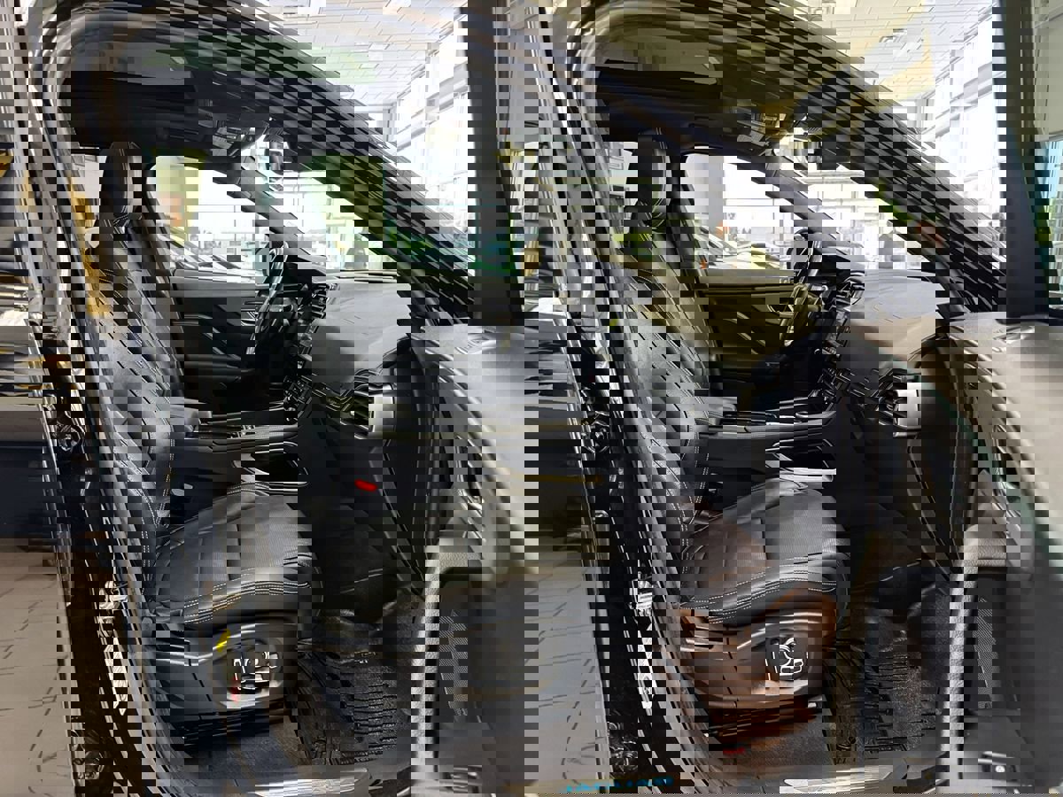 Used 2019 Jaguar F-PACE S image 16