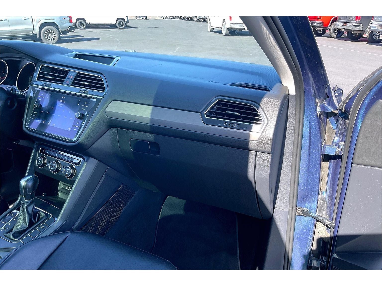 Used 2019 Volkswagen Tiguan SE AWD/4WD image 18