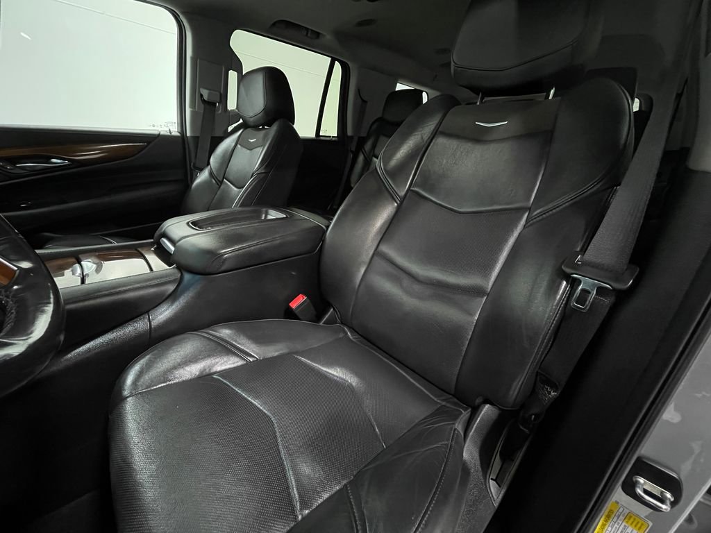 Used 2018 Cadillac Escalade Premium Luxury image 16