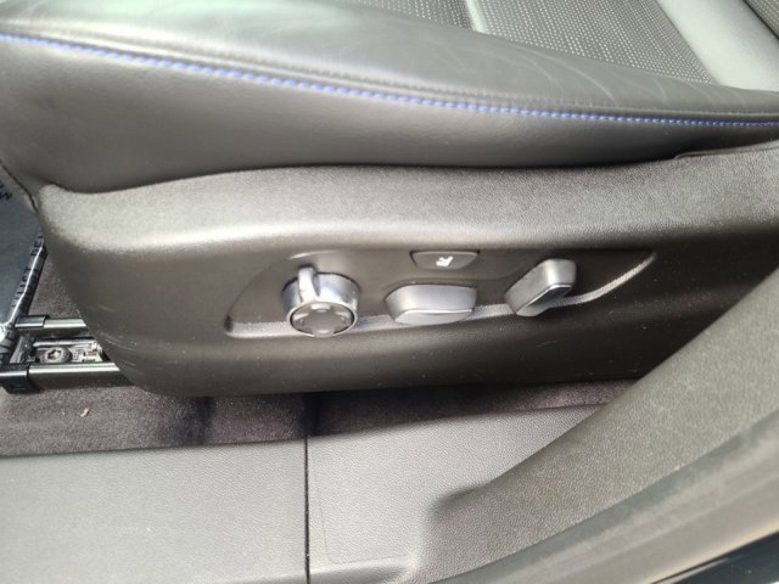 Used 2024 Cadillac XT4 Sport image 12