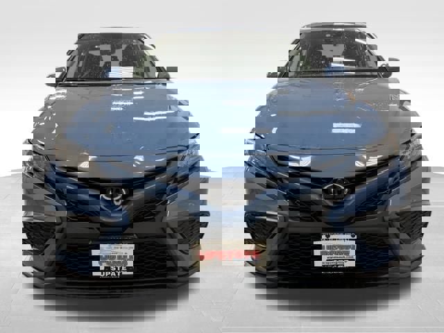 Used 2024 Toyota Camry SE image 3