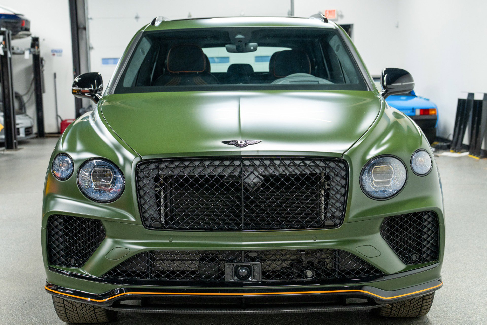 Used 2025 Bentley Bentayga image 4
