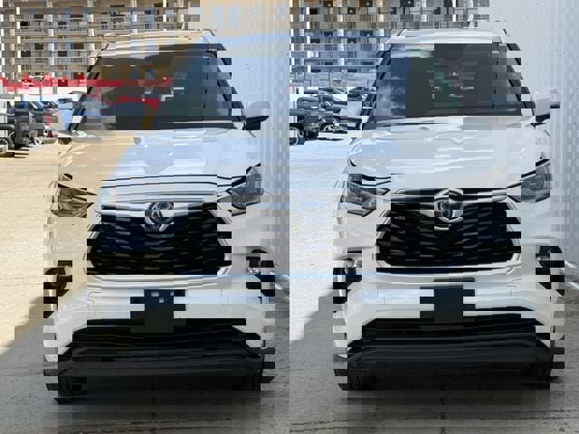 Used 2020 Toyota Highlander XLE AWD/4WD image 7