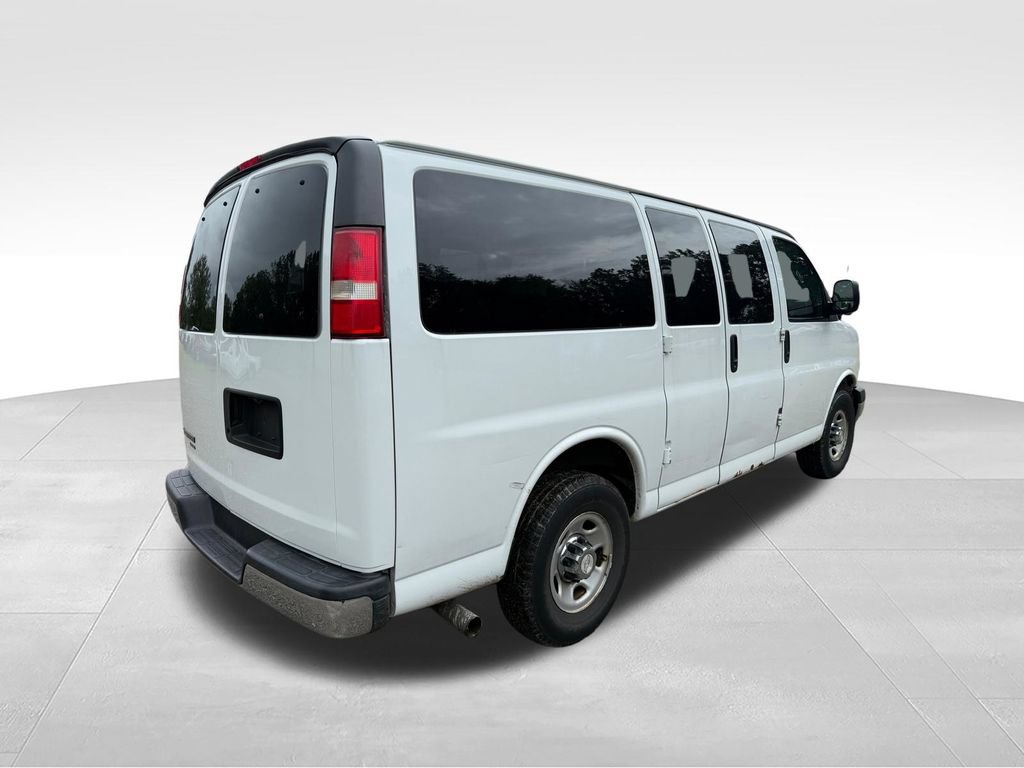 Used 2016 Chevrolet Express 2500 LT w/ LT Preferred Equipment Group RWD image 6
