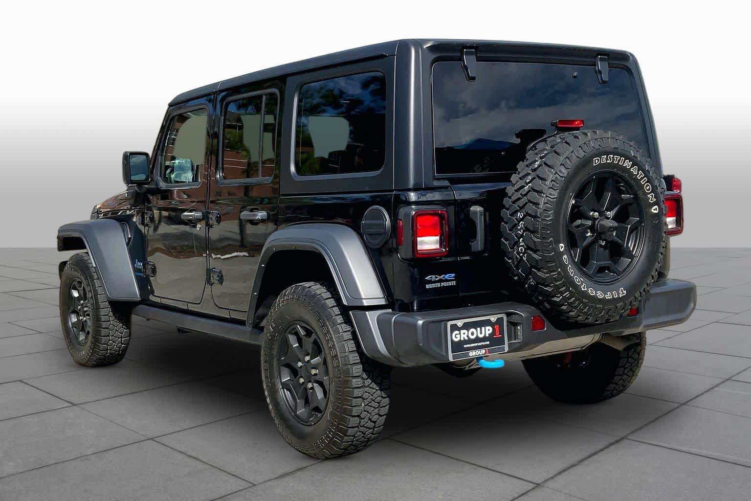 Used 2023 Jeep Wrangler Unlimited w/ Cold Weather Group AWD/4WD image 12